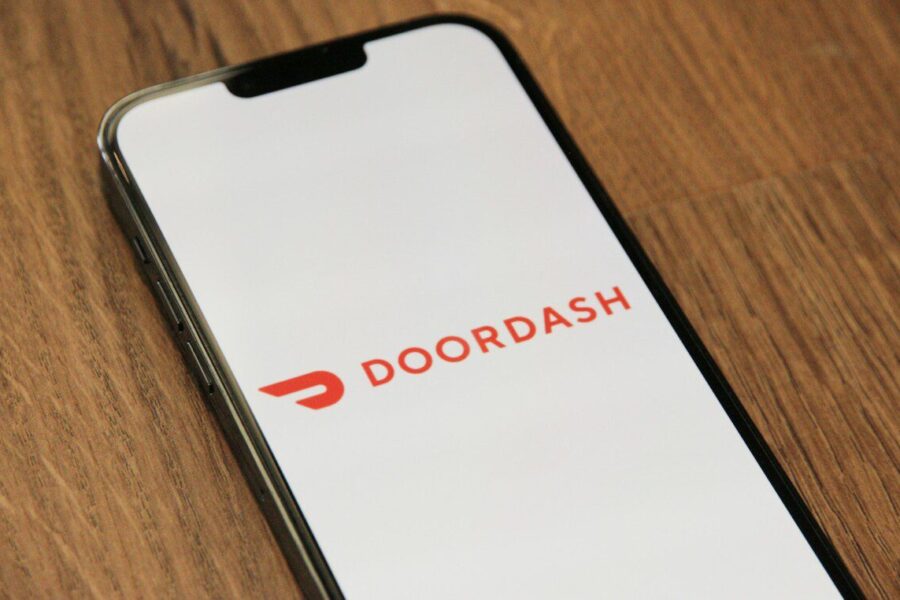 „DoorDash“ eksperimentas įgauna pagreitį: papildomas uždarbis be papildomų reisų