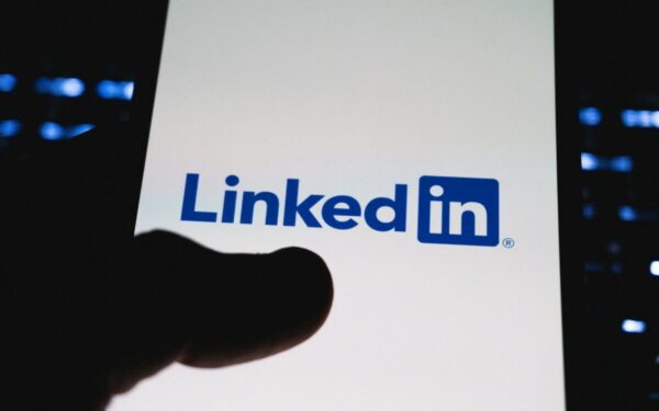 Aštri pozicija iš Silicio slėnio: „LinkedIn“ platformos įkūrėjas ragina pasmerkti Trumpą