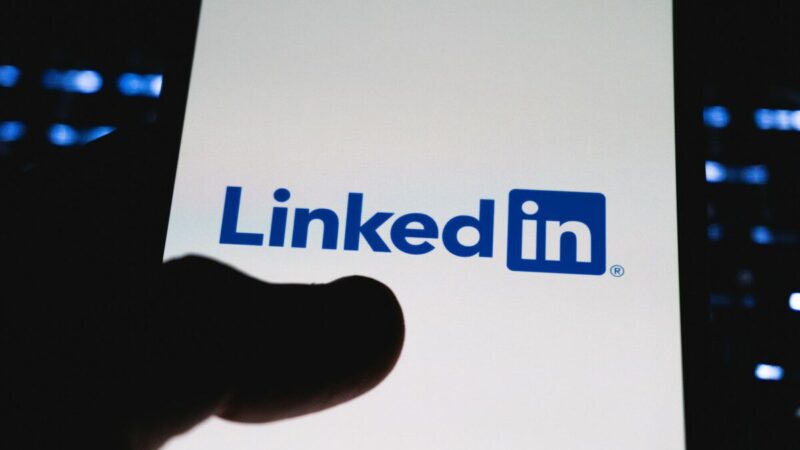 Aštri pozicija iš Silicio slėnio: „LinkedIn“ platformos įkūrėjas ragina pasmerkti Trumpą