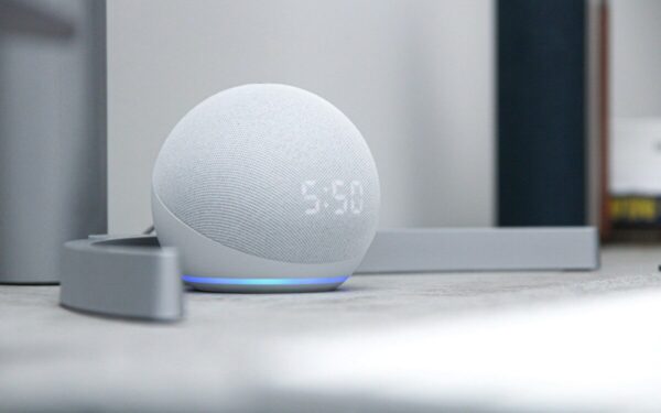 „Alexa+“ tampa dar asmeniškesnė: naudotojai gali rinktis iš trijų bendravimo stilių