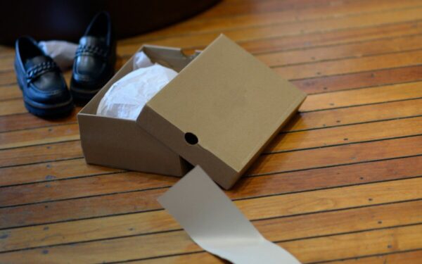 Kartoninių dėžių panaudojimas: praktiški sprendimai ir kūrybiškos idėjos namams ir tvarkai