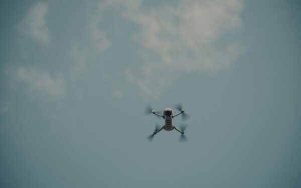 Kanadiečių proveržis: „NEO Battery Materials“ baterija beveik dvigubina dronų skrydžio laiką