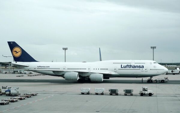 Šokas oro uoste: tūkstančiai keleivių įstrigę, bet „Lufthansa“ lėktuvas iš Abu Dabio į Miuncheną pakilo tuščias, kodėl?