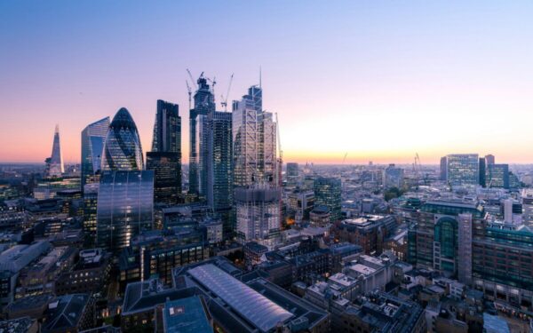 Investuotojai neslepia nerimo: Lietuva netenka svarbios jungties su Londono finansų centru
