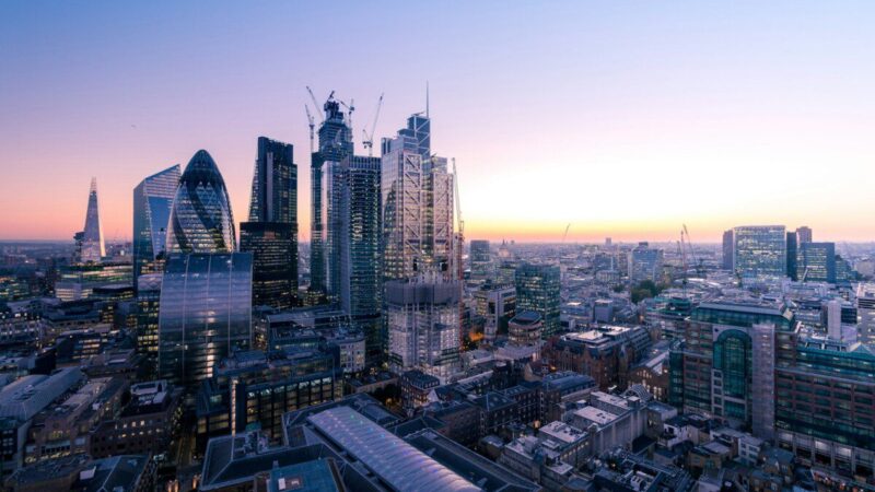 Investuotojai neslepia nerimo: Lietuva netenka svarbios jungties su Londono finansų centru