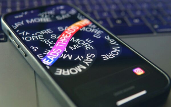 „Threads“ įjungia naują funkciją: dirbtinis intelektas padės greitai pakeisti matomą turinį