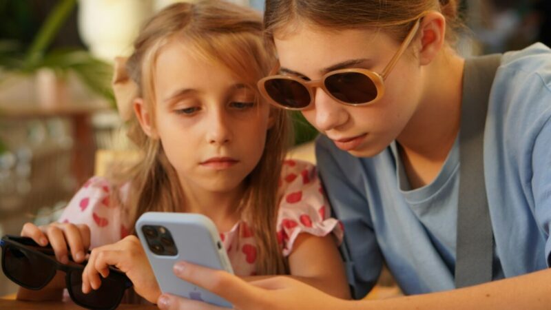 Sprendimas, kuris gali nustebinti: telefonų naudojimas mokyklose gali būti reguliuojamas kitaip nei iki šiol