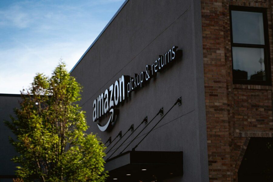 Artėja masinių atleidimų banga: „Amazon“ ruošiasi atsisveikinti su tūkstančiais darbuotojų