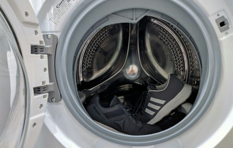 a white washing machine