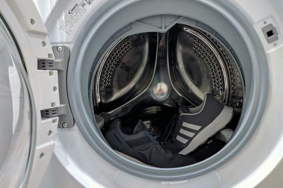 a white washing machine