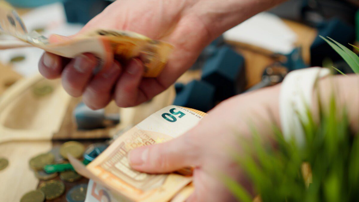 „Artea“ banko grupės pelnas per metus smuko beveik ketvirtadaliu, rinkoje kyla klausimų