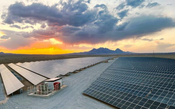 Milijoninė investicija į saulės energiją: Šalčininkų rajone pradėjo veikti „Elektrum Lietuva“ parkas