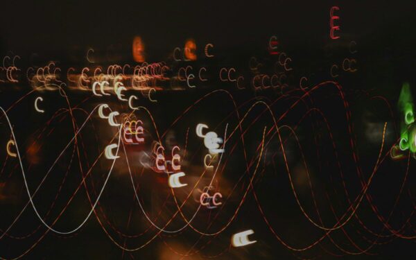 Proveržis integruotoje fotonikoje: nauja architektūra leidžia vienu metu generuoti kelias harmonikas