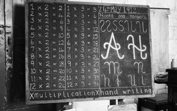 Senas Niutono ginčas įgauna naują prasmę: dirbtinis intelektas ieško sprendimų daugiamatėje erdvėje