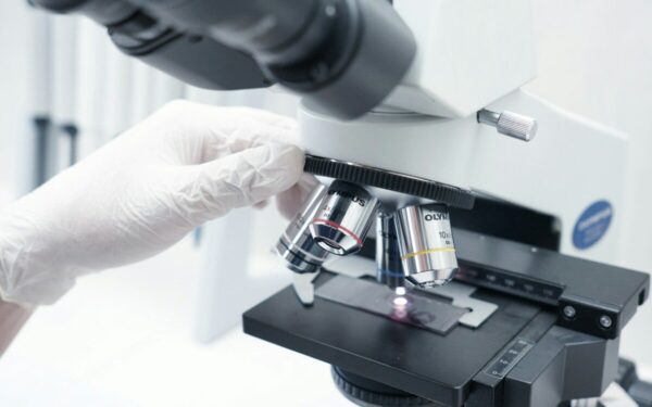 Ateities medicina ir mikrogamyba: mikrorobotai gali manipuliuoti objektais jų net neliesdami