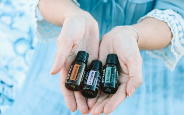 Aromaterapija demencijai: nauji tyrimai atskleidė, kaip eteriniai aliejai veikia pažintines funkcijas