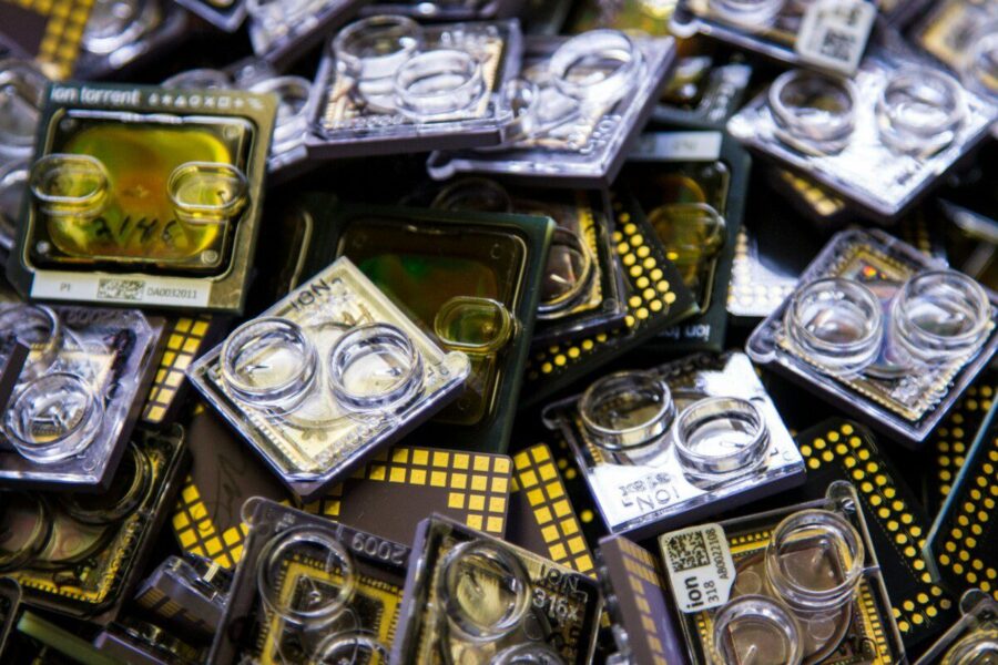 Ateities duomenų centrai gali tilpti dėžėje: mokslininkai sukurtė perrašomą molekulinį diską