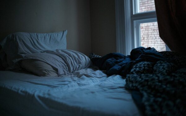 Nepaklota lova ryte gali būti naudinga: psichologai atskleidžia netikėtus tokio įpročio privalumus