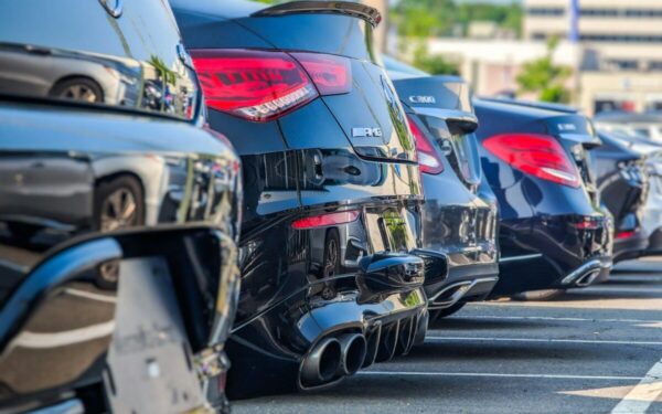 BMW ir „Mercedes-Benz“ vadovai džiūgauja: viena sutartis gali išgelbėti mirštančią Europos pramonę