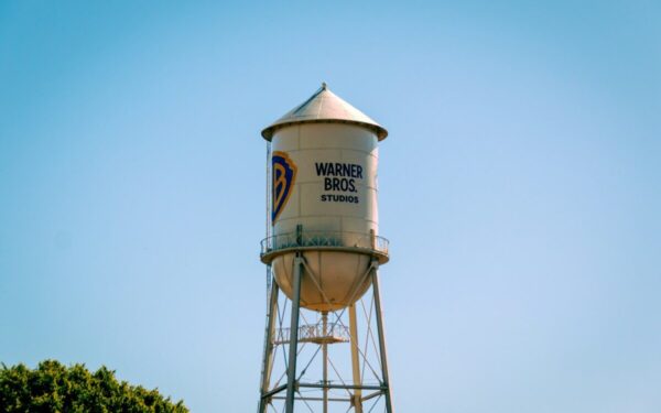Holivudo trileris tęsiasi: „Warner Bros.“ atmetė įspūdingą „Paramount“ pasiūlymą