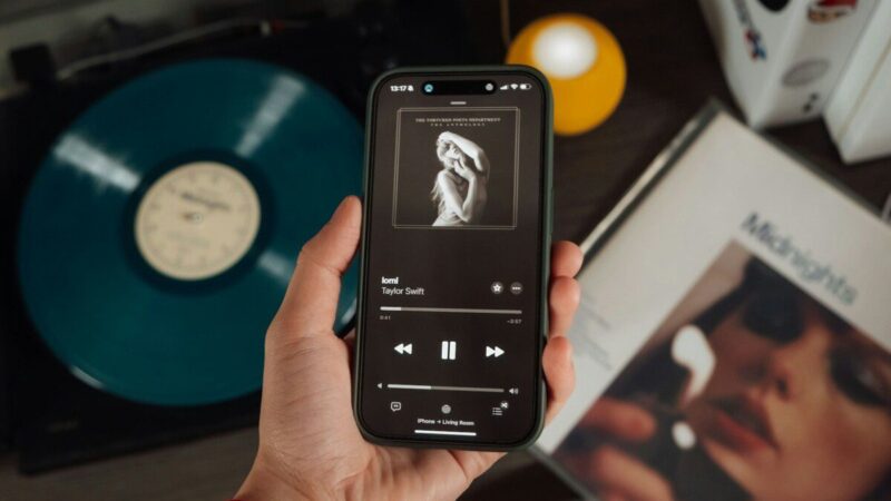 Taylor Swift perrašo istoriją: garsenybė tapo jauniausia Dainų autorių šlovės muziejaus nare