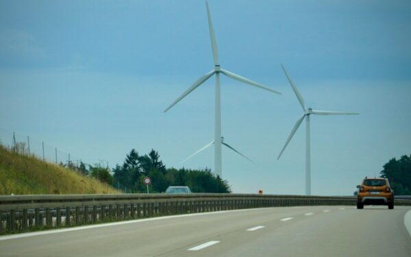 Per plauką nuo tragedijos: Vokietijos magistralėje buvo palikta puspriekabė, tiriamas bandymas nužudyti