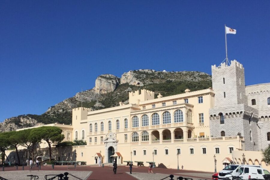 Kunigaikštienė Charlene ir princesė Akiko traukė visų akis: naujas stilius kelia susižavėjimą