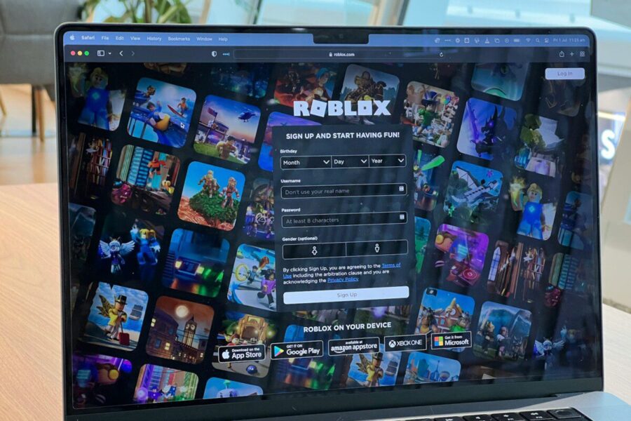 Po saugumo skandalo „Roblox“ stiprina vaikų apsaugą: įvedė veido atpažinimu grįstą amžiaus patikrą