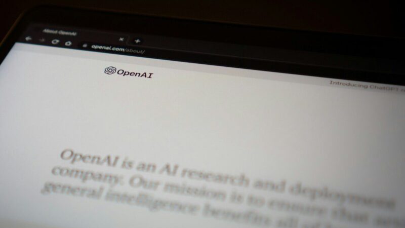 „OpenAI“ kuria išmaniųjų įrenginių ekosistemą: planuose akiniai, garsiakalbis ir lempa