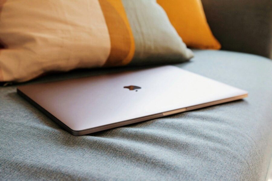 „Apple“ taikosi į biudžetinę rinką: atskleistos detalės apie pigiausią istorijoje „MacBook“ kompiuterį