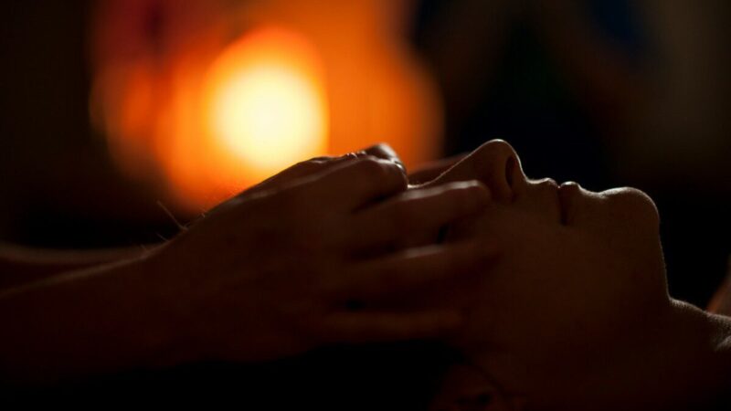 Stresas neišsijungia net miegant: sužinokite, kaip masažas gali padėti atkurti pusiausvyrą