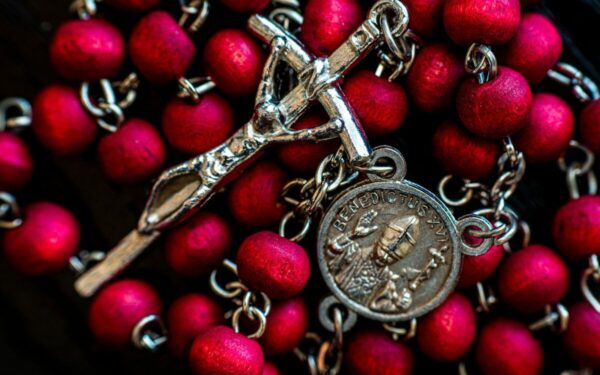 Patamsėję sidabro papuošalai: paprastas metodas, kaip jiems sugrąžinti blizgesį namuose