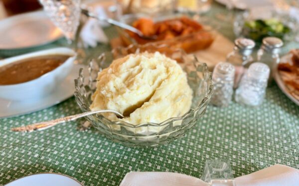 Švelnesnė ir sodresnė:: paprasta gudrybė, dėl kurios bulvių košė tirpsta burnoje