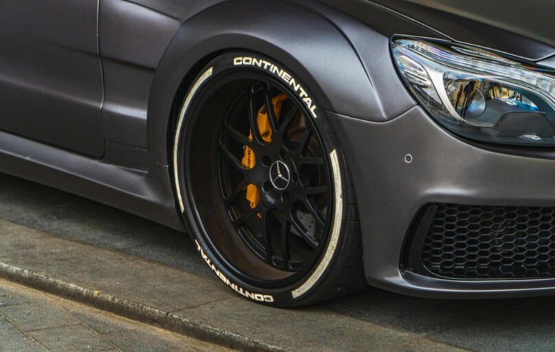 black porsche 911 on road