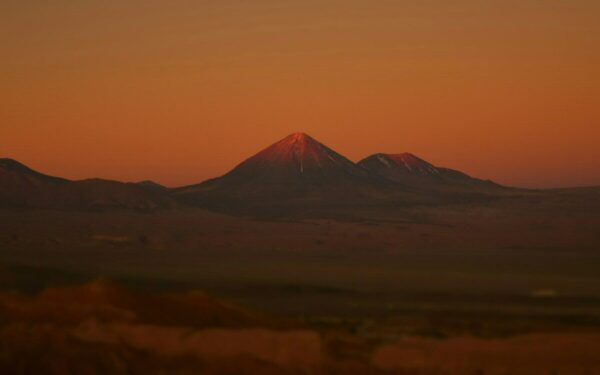 Naujas tyrimas prie ugnikalnį Pavonis Mons: Marsas galėjo turėti ilgai veikusią magminę sistemą