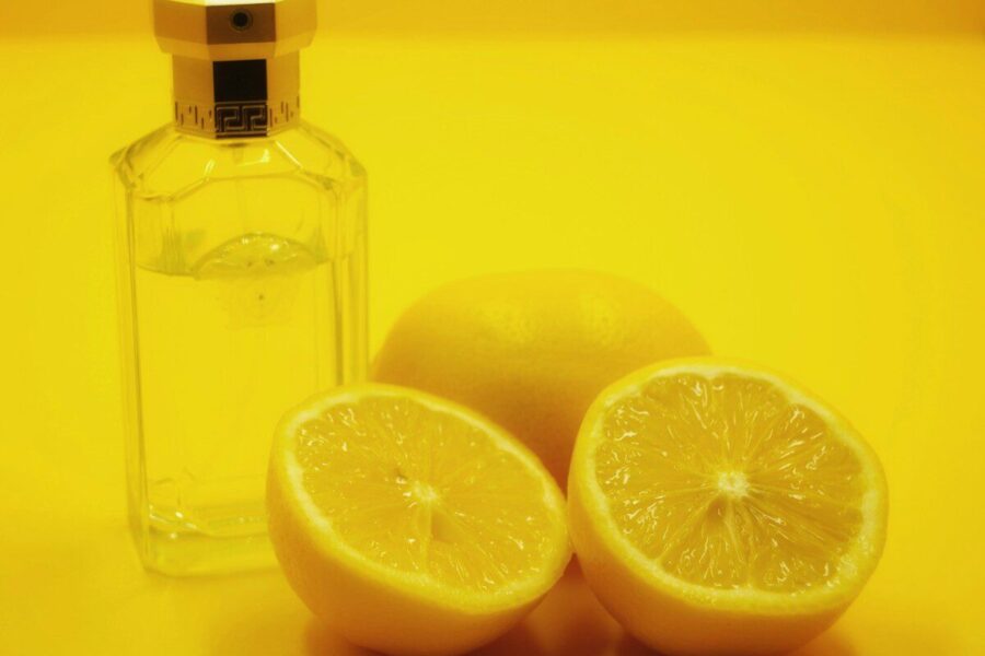Citrinos rūgštis ir pelenai sode: paprasta gudrybė, kurią verta žinoti kiekvienam