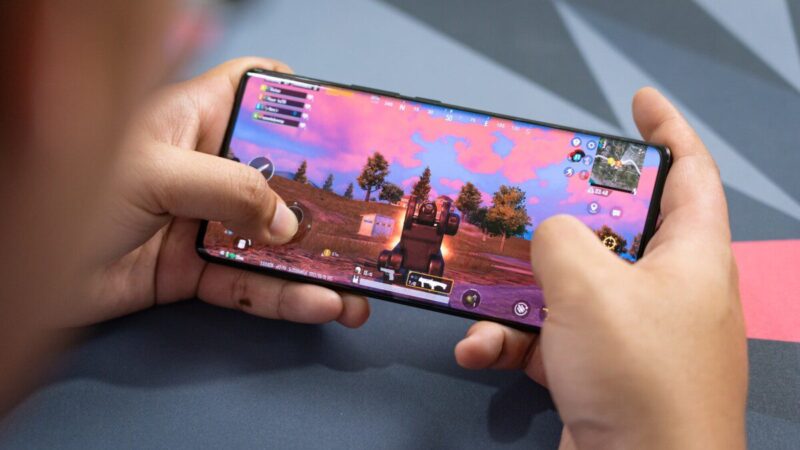 Ta pati koncepcija, daugiau galios: „Vivo“ pristato atnaujintą „V60 Lite“ su 90 W įkrovimu ir nauju lustu