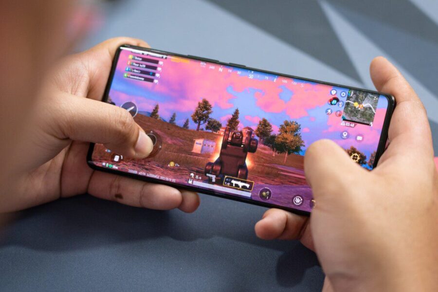 Ta pati koncepcija, daugiau galios: „Vivo“ pristato atnaujintą „V60 Lite“ su 90 W įkrovimu ir nauju lustu