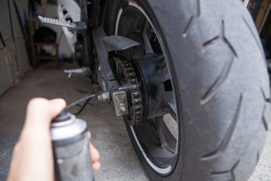 Suklusti turėtų daugelis vairuotojų: ši klaida su padangomis gali kainuoti labai brangiai