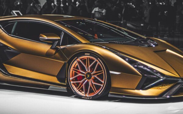 „Lamborghini“ strategija aiški: artimiausią dešimtmetį dominuos hibridiniai modeliai