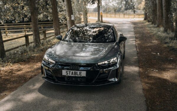 „Audi“ pristato naują „RS5“: hibridinė pavara, naujos technologijos ir sportiškas valdymas