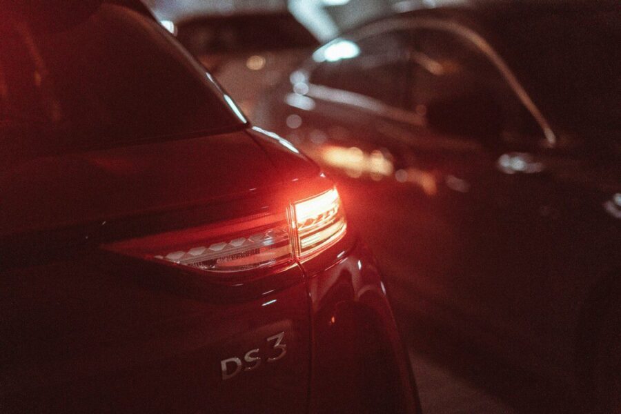 Lūkesčiai dėl elektrinių automobilių nepasiteisino: „Stellantis“ skaičiuoja milijardinius nuostolius