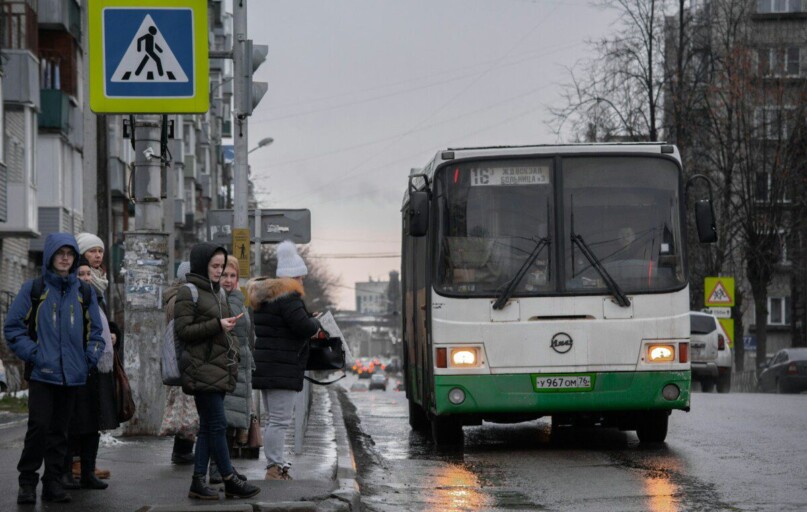 people walking on sidewalk during daytime