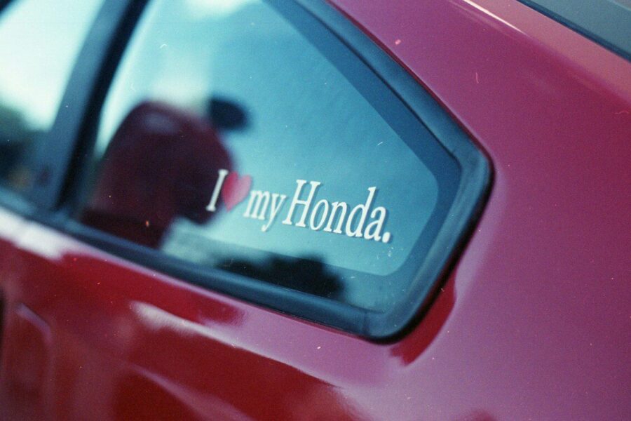 „Honda“ pripažįsta spaudimą: pelnas smuko 42 proc., stabdomi kai kurie elektromobilių projektai