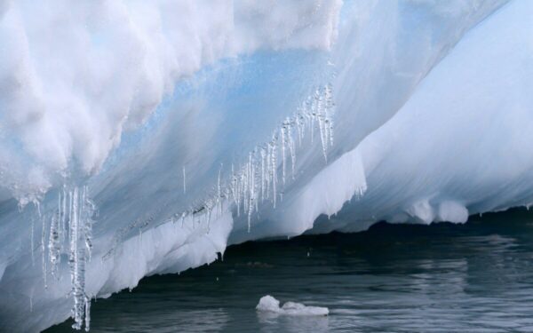 Ne tik ledas: nauji tyrimai atskleidė, kas iš tikrųjų lemia gravitacijos anomalijas Antarktidoje