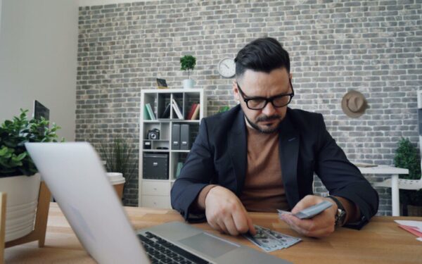 MMA formulė skaldys dar labiau: darbdaviai spaudžia keisti tvarką, bet profsąjungos jau kelia rimtas abejones