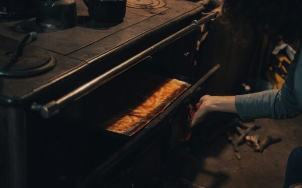 Veiksmingi valymo metodai namuose: sužinokite, kaip lengvai išvalyti pridegusią kepimo skardą