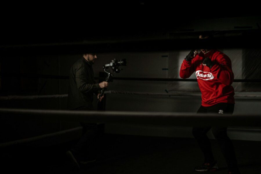 „Netflix“ sporto transliacijų plėtra: testuoja MMA rinką, gegužės 16 dieną rodys Rousey ir Carano kovą