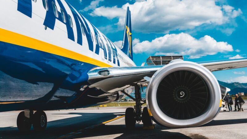 „Ryanair“ keičia taisykles: viena klaida ir skrydis gali baigtis dar oro uoste