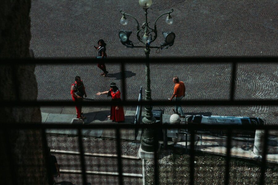 Keisti ženklai prie buto durų: ekspertai įspėja, kaip vagys tikrina, ar esate namuose